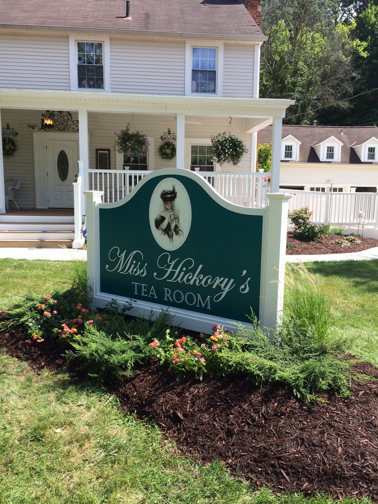 Miss Hickory's Tea Room yard sign