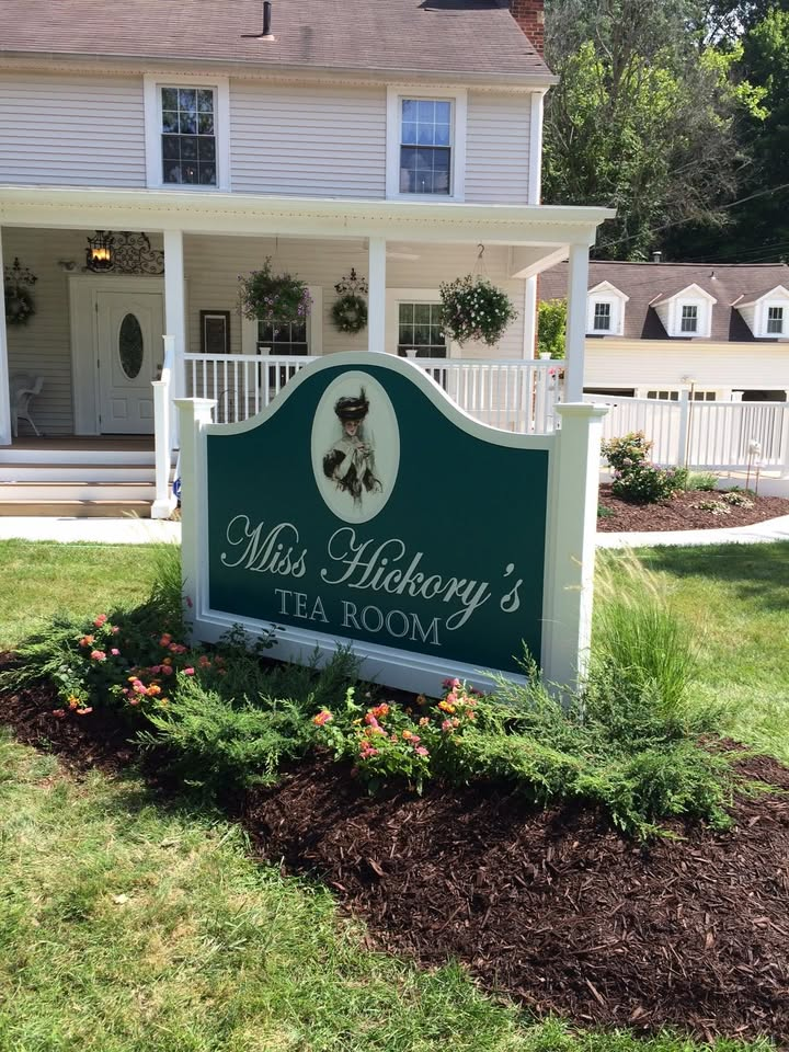 Miss Hickory's Tea Room farmhouse and sign